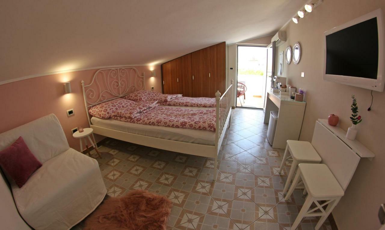 Room And Apartment Doris Lovrecica  Exterior photo