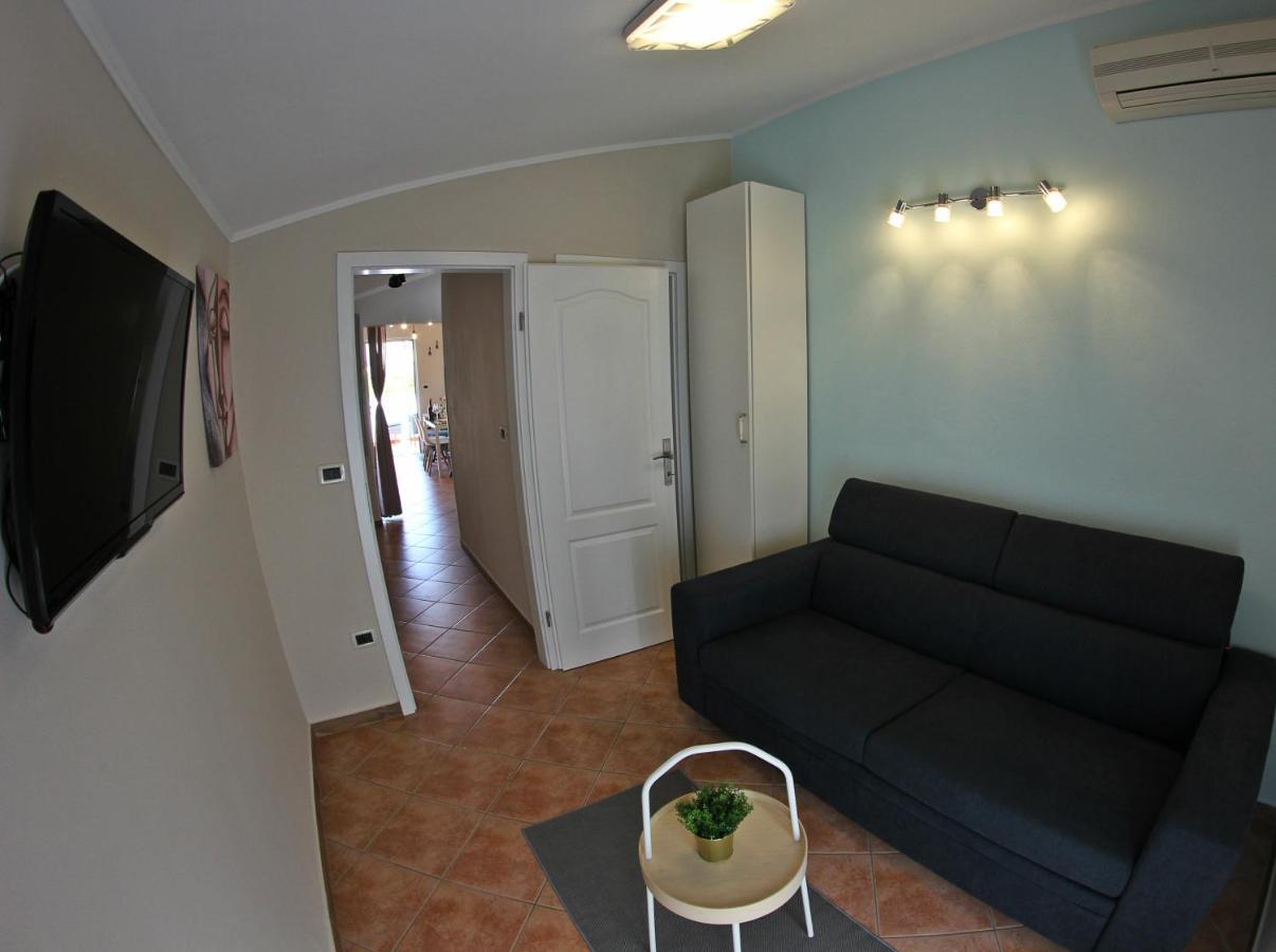 Room And Apartment Doris Lovrecica  Exterior photo