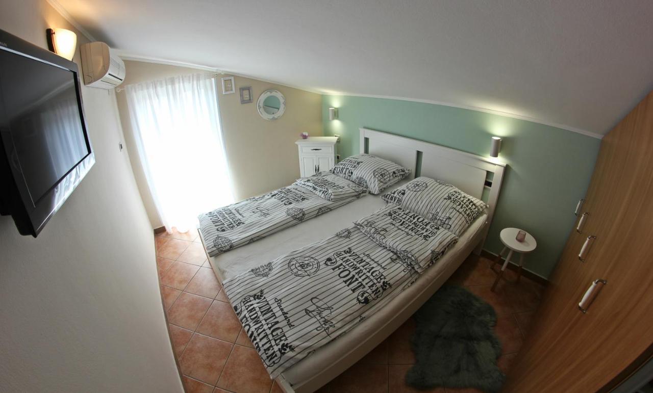 Room And Apartment Doris Lovrecica  Exterior photo